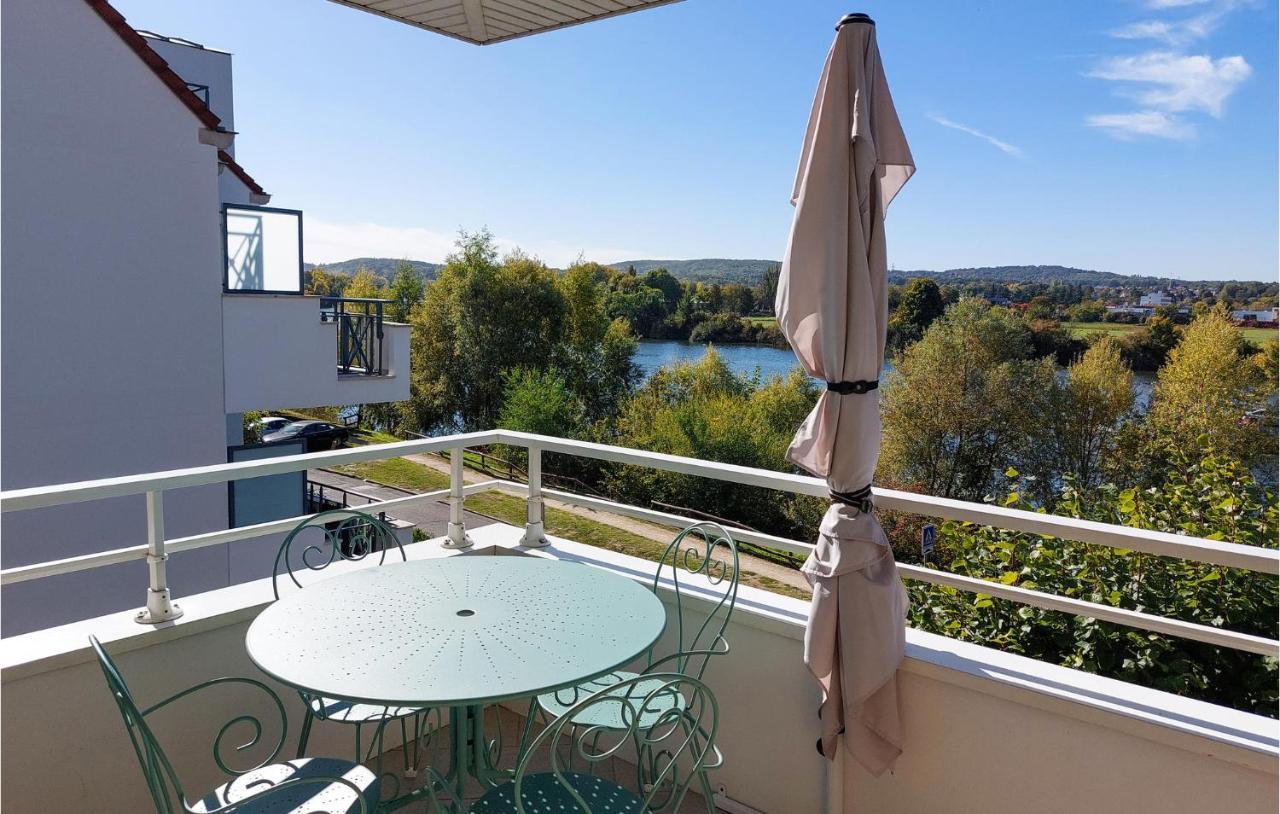 Awesome Apartment In Triel-Sur-Seine With Kitchen Exterior photo