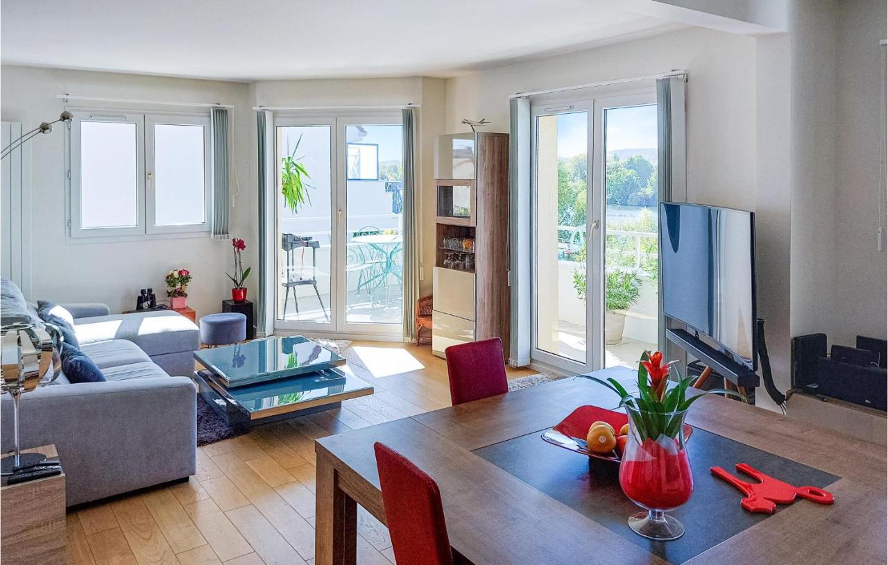Awesome Apartment In Triel-Sur-Seine With Kitchen Exterior photo
