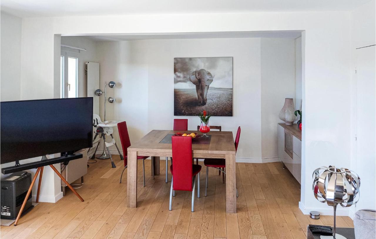Awesome Apartment In Triel-Sur-Seine With Kitchen Exterior photo