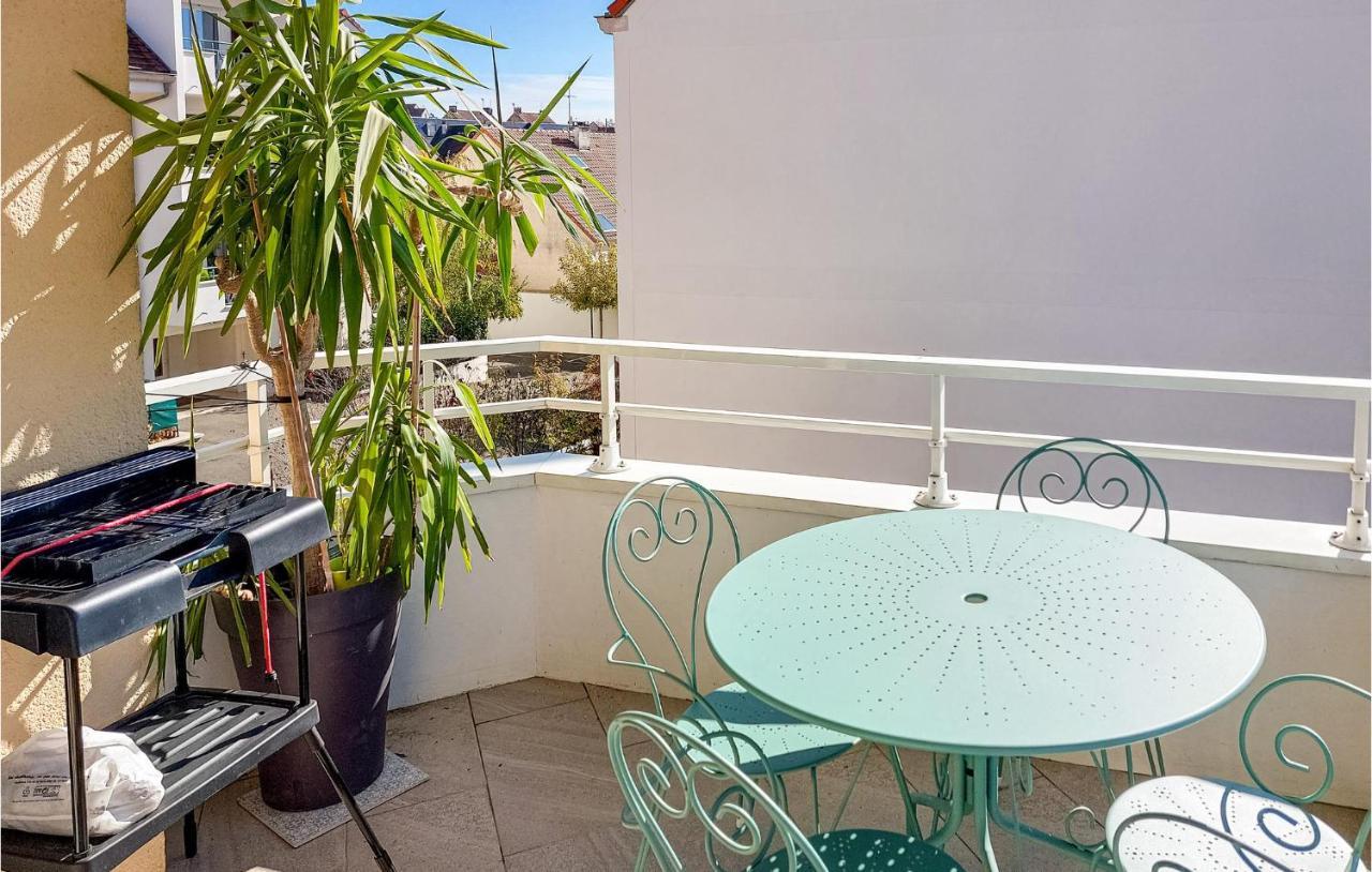 Awesome Apartment In Triel-Sur-Seine With Kitchen Exterior photo